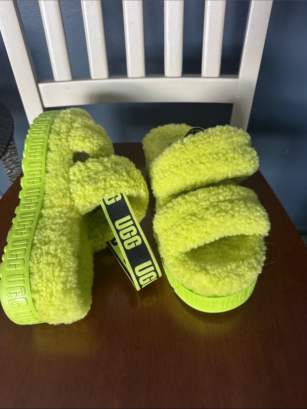 UGG Women’s Neon Lime Fluff Slide Sandals……size 10